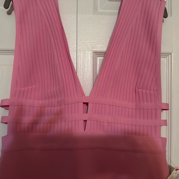 Elegant Pink Sleeveless Dress - Picture 2 of 6